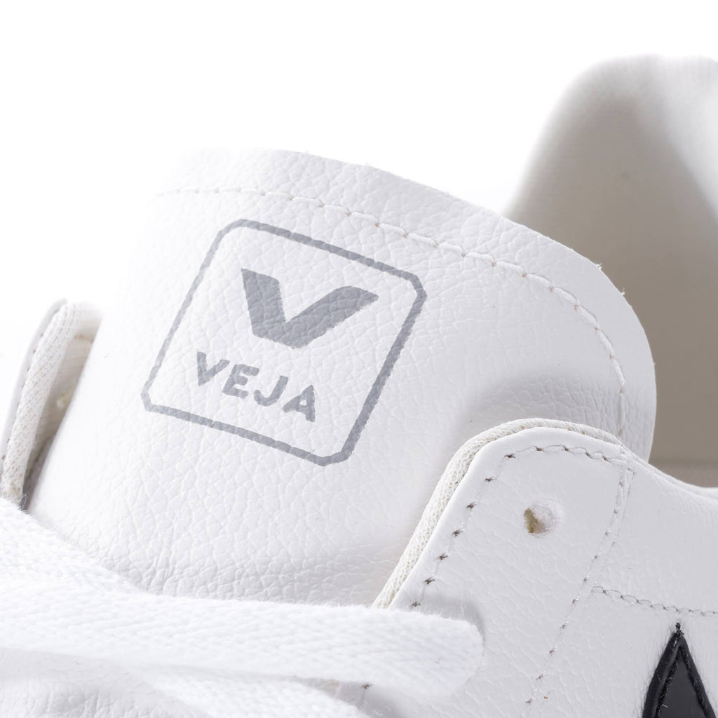 White Black Sneakers K318212