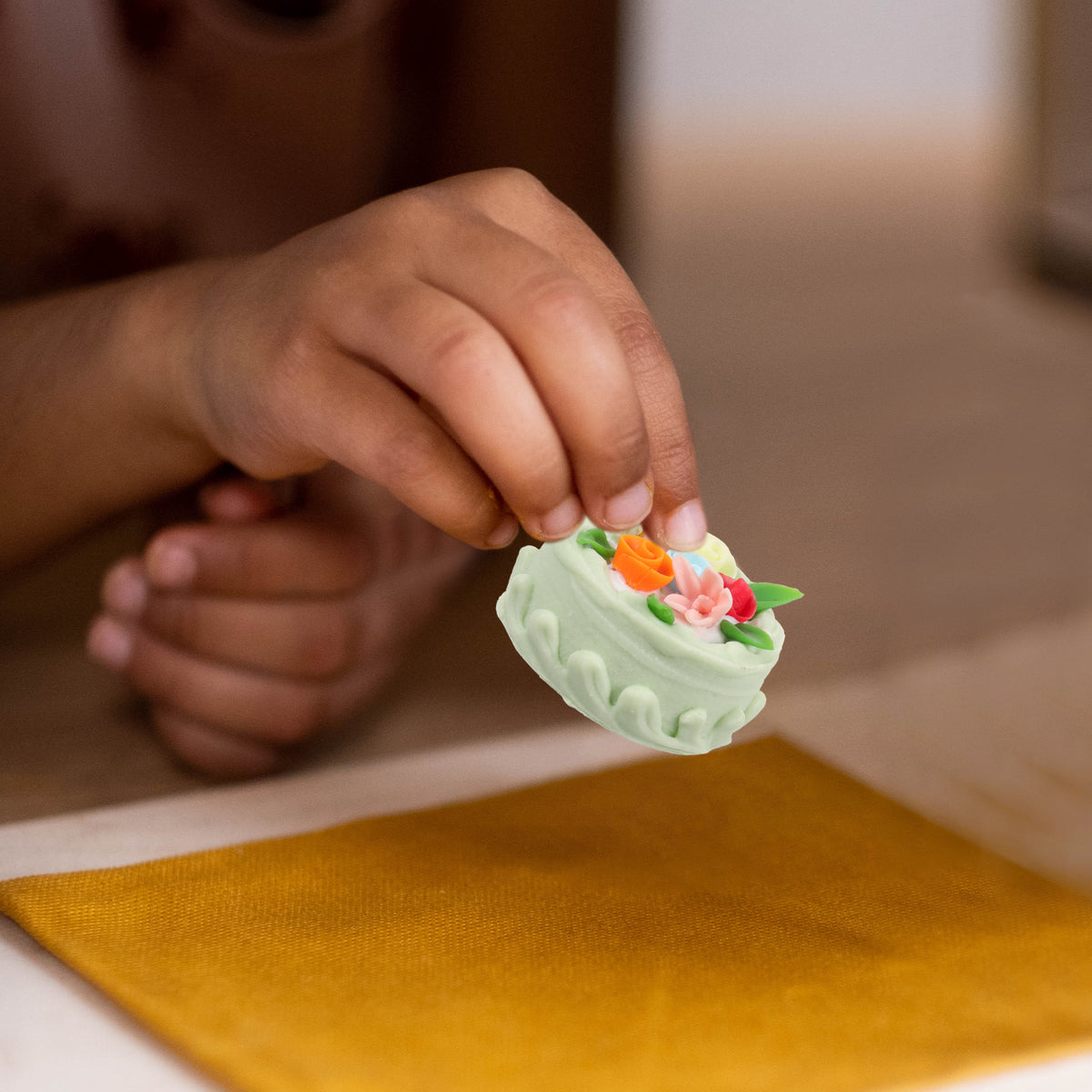 Miniature Dollhouse Cupcakes Decor Ornament F1716