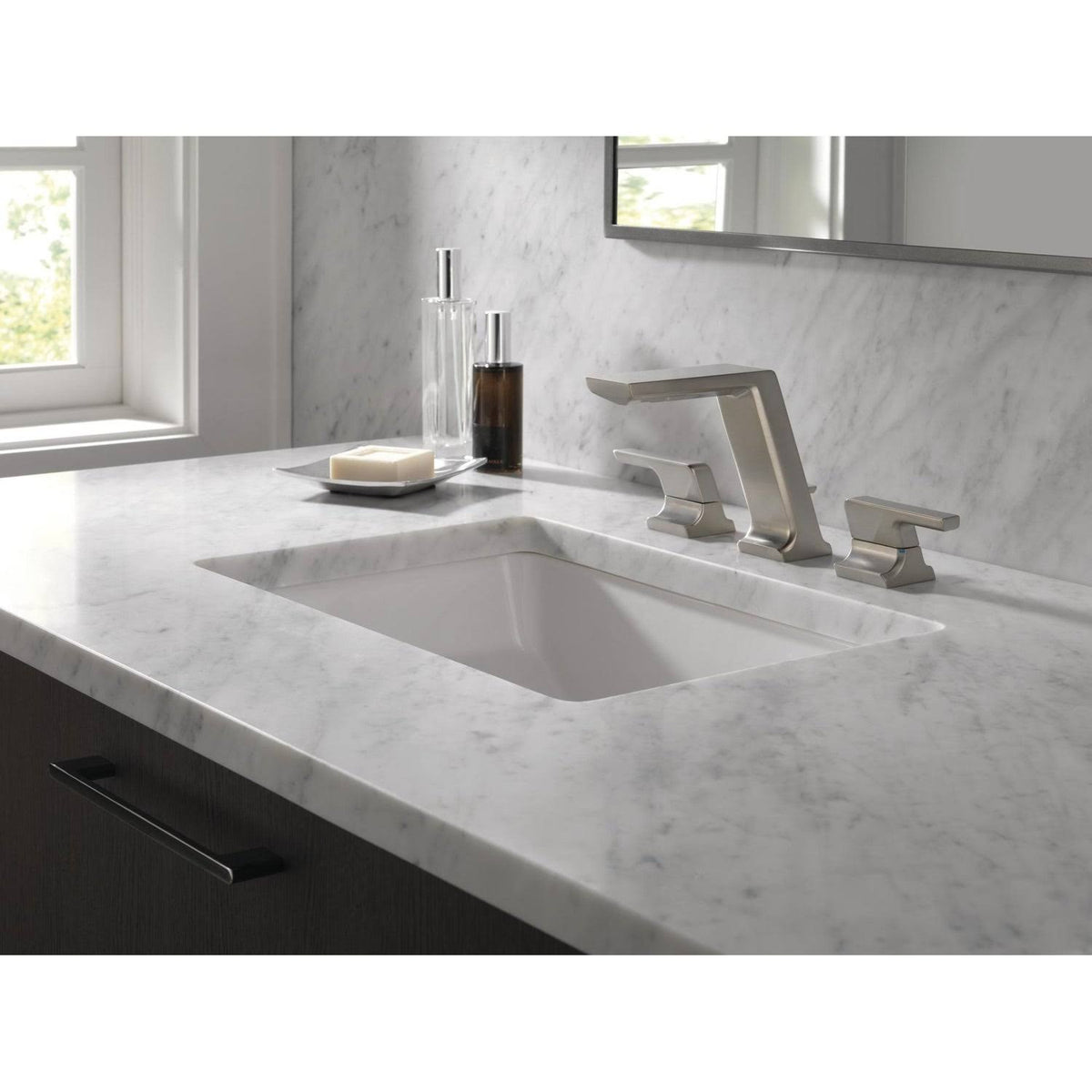 Two Handle Widespread Bathroom Faucet Chrome J36415