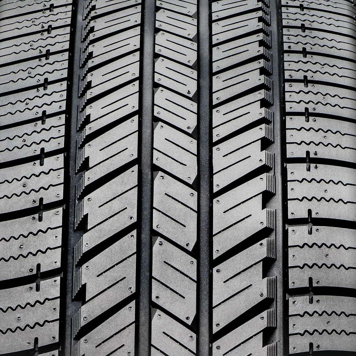 275/60R20 115S All Season Light Truck Tire L683
