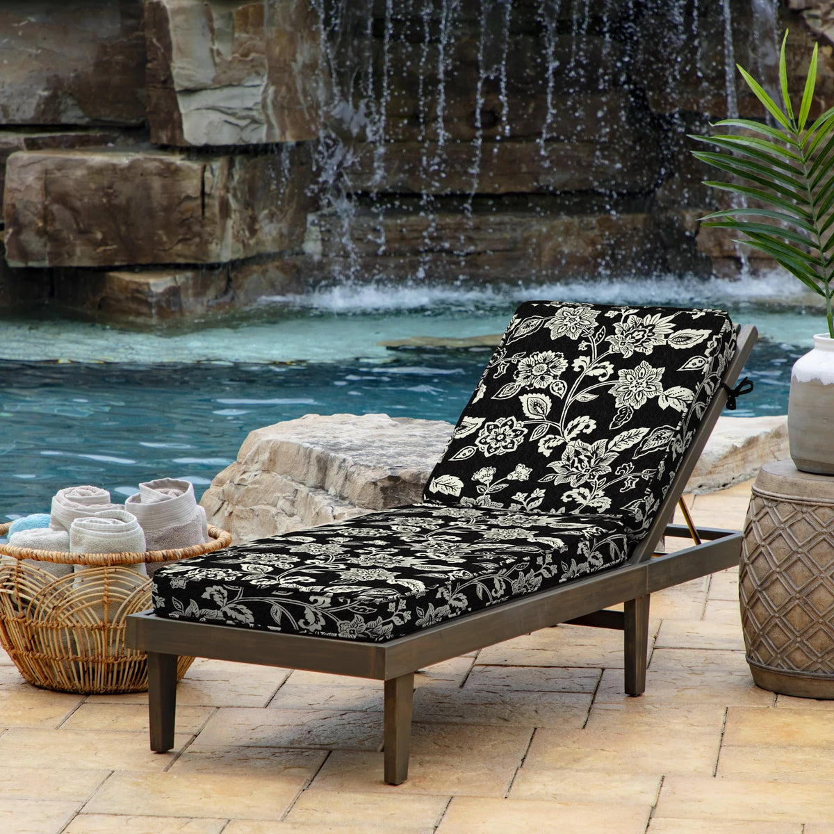 Black Outdoor Chaise Lounge Cushion O705