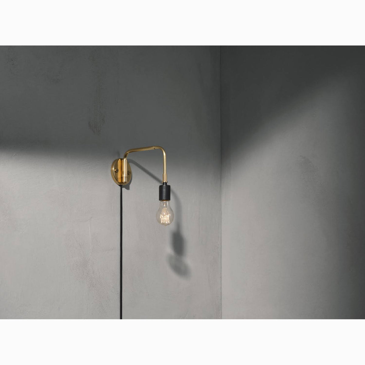 Brass Wall Lamp X1676