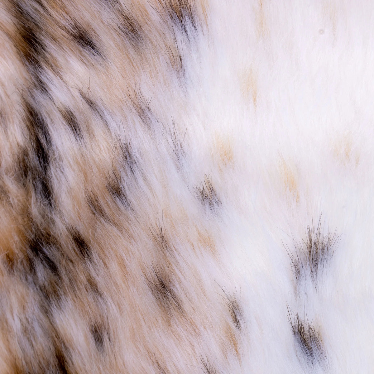 18" x 18" Faux Fur Pillow with Zipper Closure X184