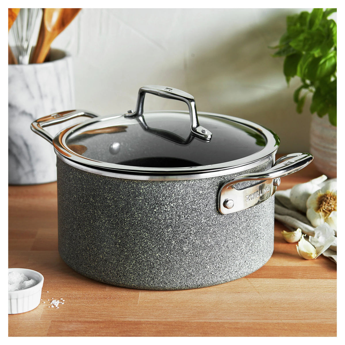 6 Qt. Aluminum Non-Stick Dutch Oven C461779